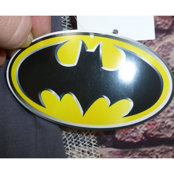 NWT Batman Graphic Tee Detachable Cape XL Shirt Cosplay Bat Belt - Picture 4 of 11